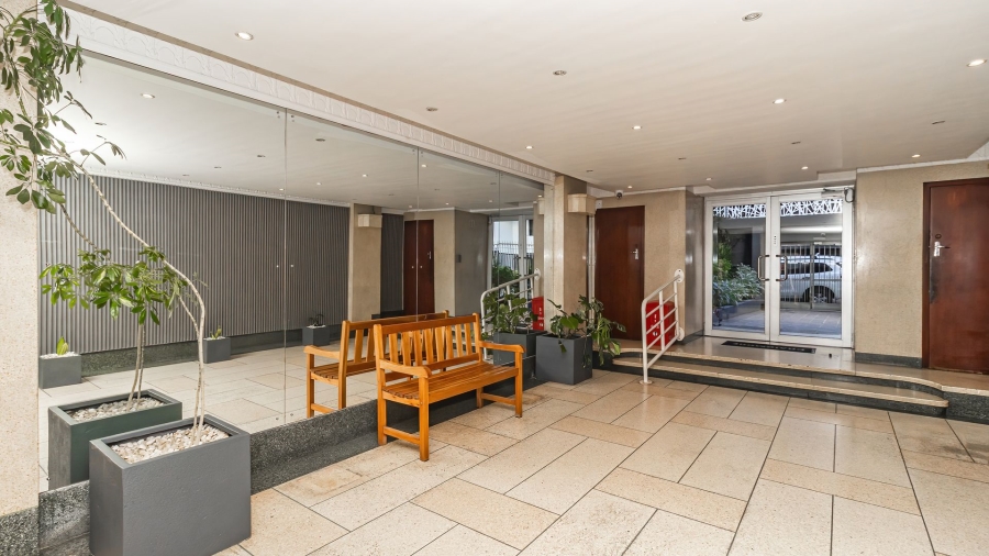 3 Bedroom Property for Sale in Sea Point Western Cape